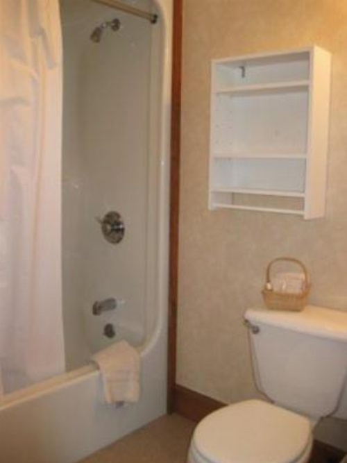 The Chatham Motel image 14