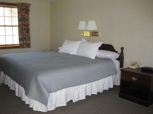 The Chatham Motel image 15